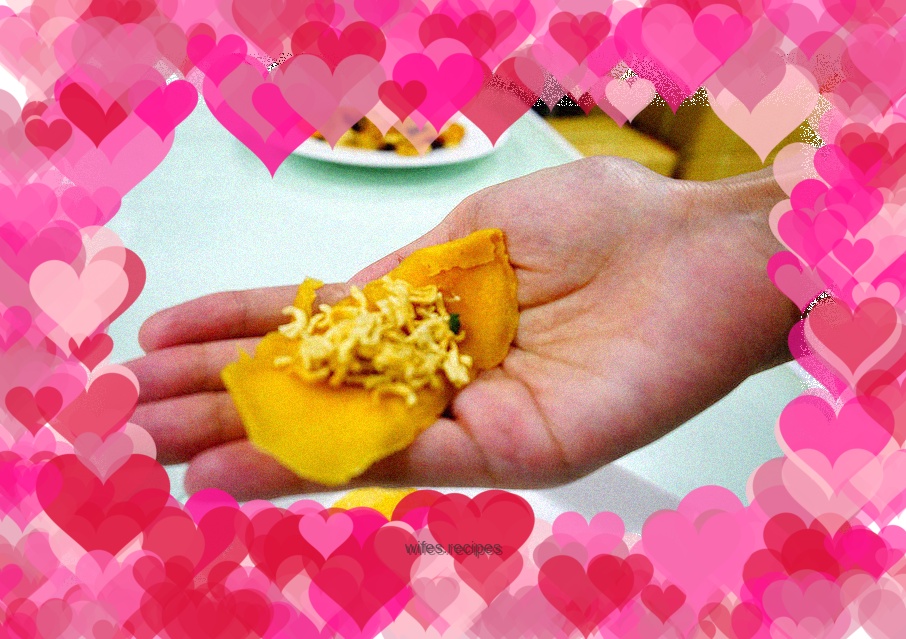 Gold foil dried fruit + scientific noodles (creative new way to eat)