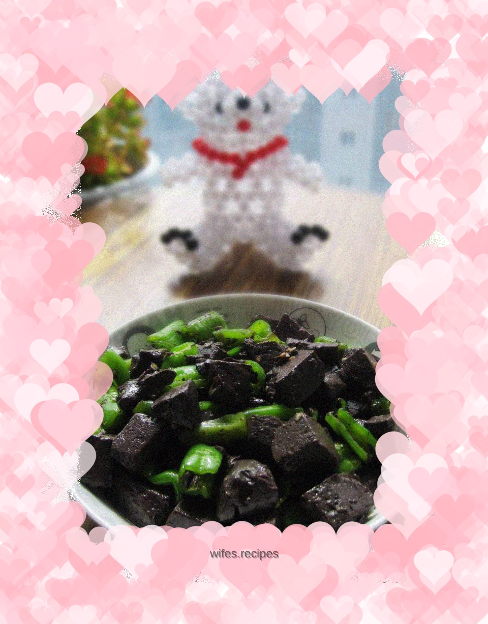 Stir-fried duck blood with chili pepper