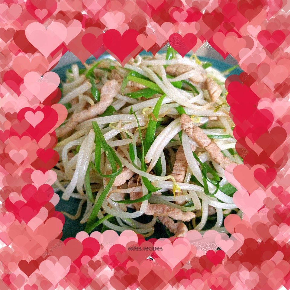 Stir-fried mung bean sprouts with shredded pork