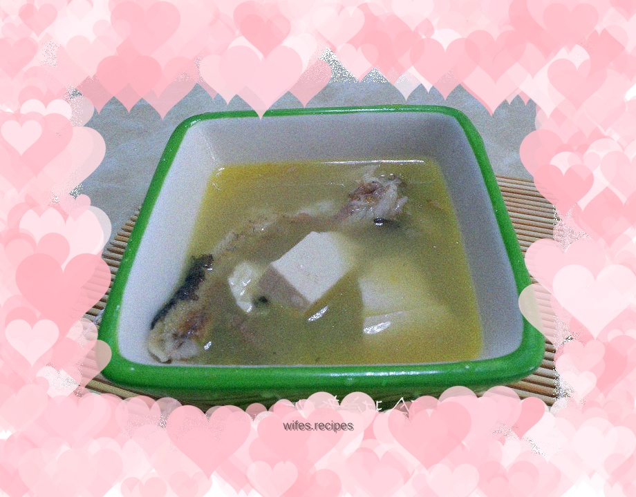 Yellow bone fish tofu soup