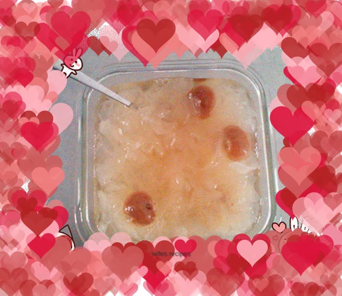 Tremella, red dates and longan soup