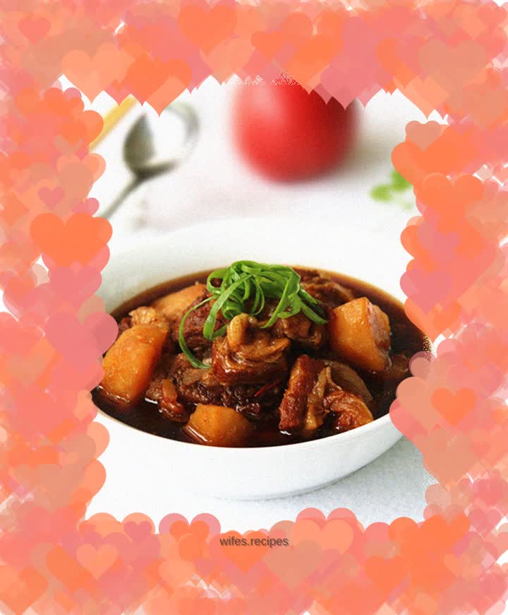 Beef brisket stewed with tomatoes and potatoes