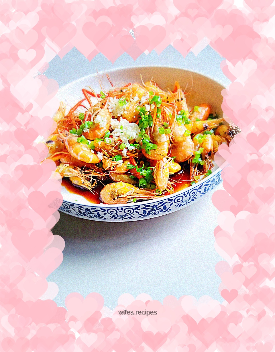 Fried river shrimp in oil