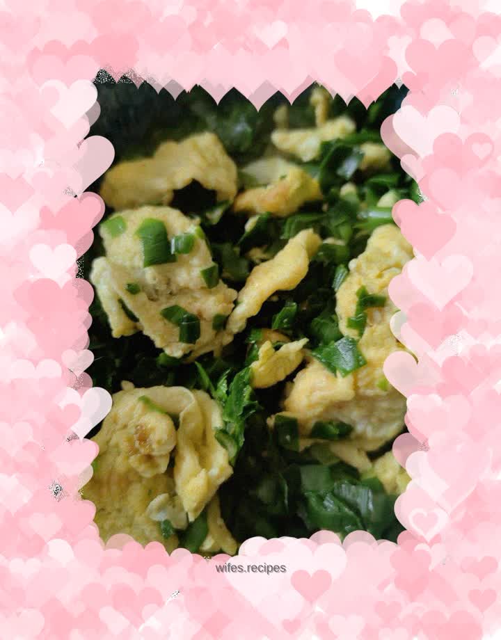 Fried eggs with chives