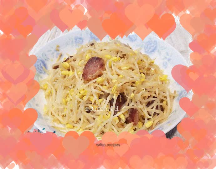 Stir-fried bean sprouts with sausage