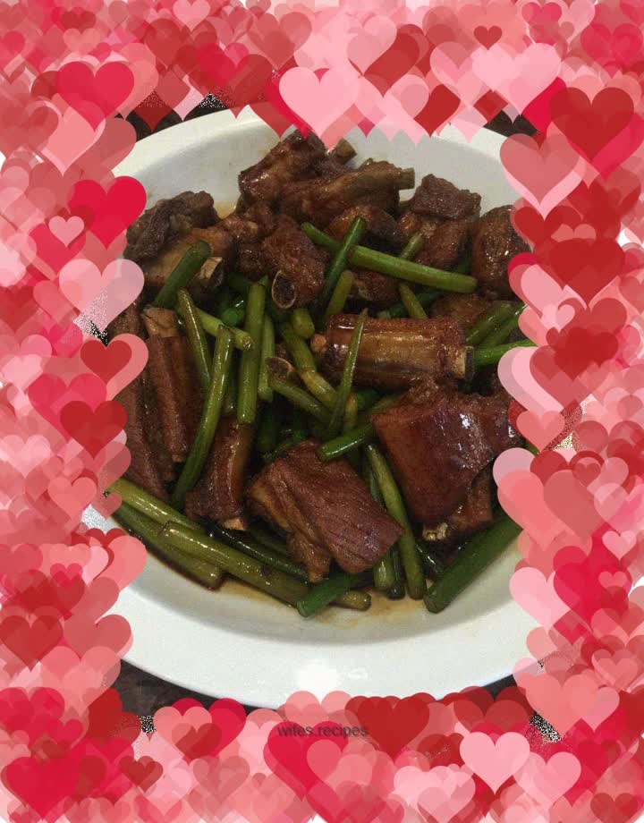 Grilled pork ribs with garlic sprouts