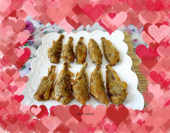 Fried small yellow croaker