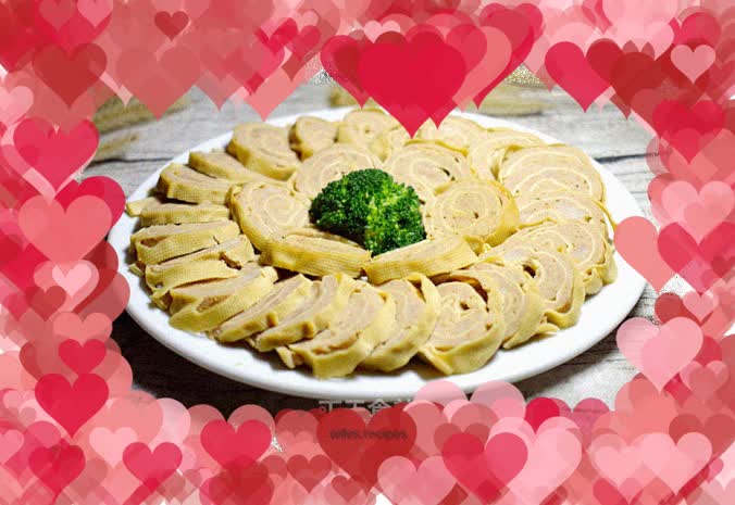 Thousands of meat rolls