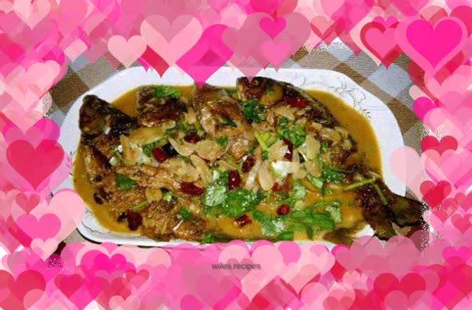 Home-cooked crucian carp