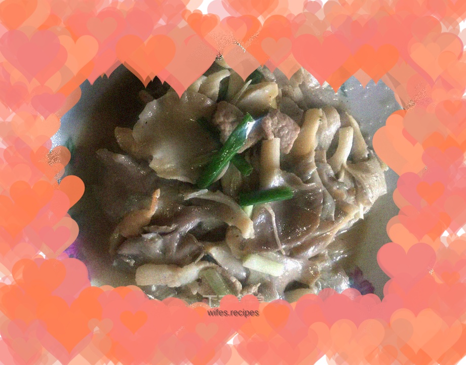Stir-fried oyster mushrooms with sliced meat