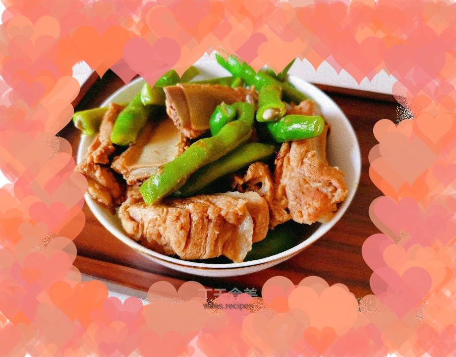 Pork bone stewed with beans