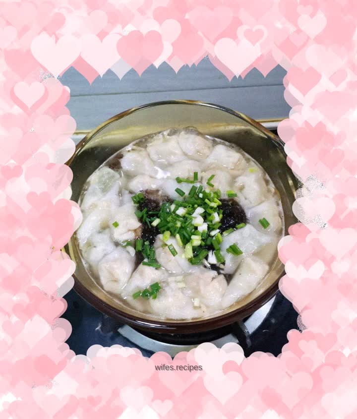 Wontons stuffed with cabbage and meat