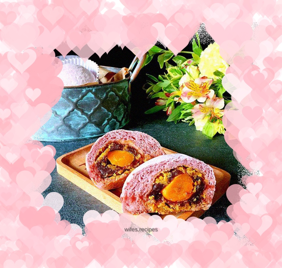 Cranberry buns with egg yolk and bean paste