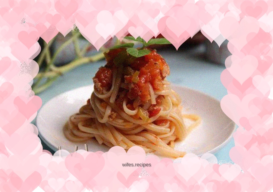 Pasta with tomato meat sauce