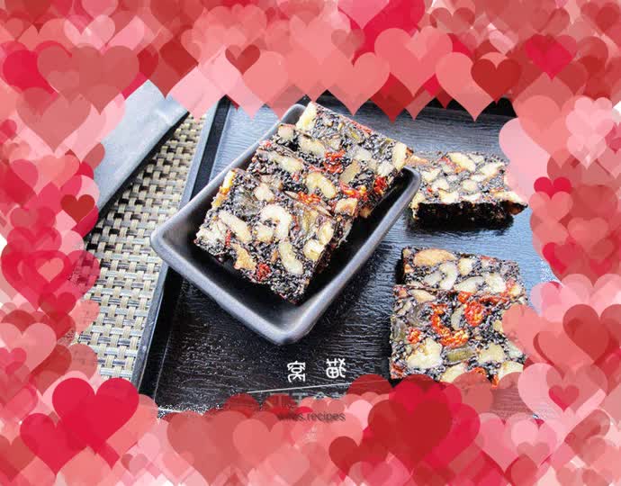 Walnut, sesame, grape, wolfberry, red date and donkey-hide gelatin cake