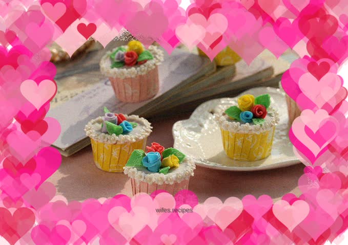 Fondant Flower Cupcakes