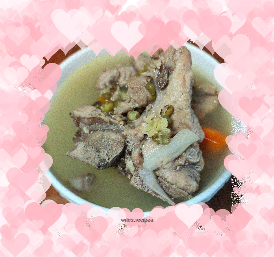 Lotus root, mung bean and dragon bone soup