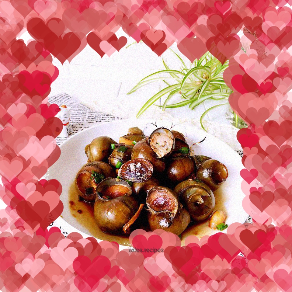 Snail stuffed with meat