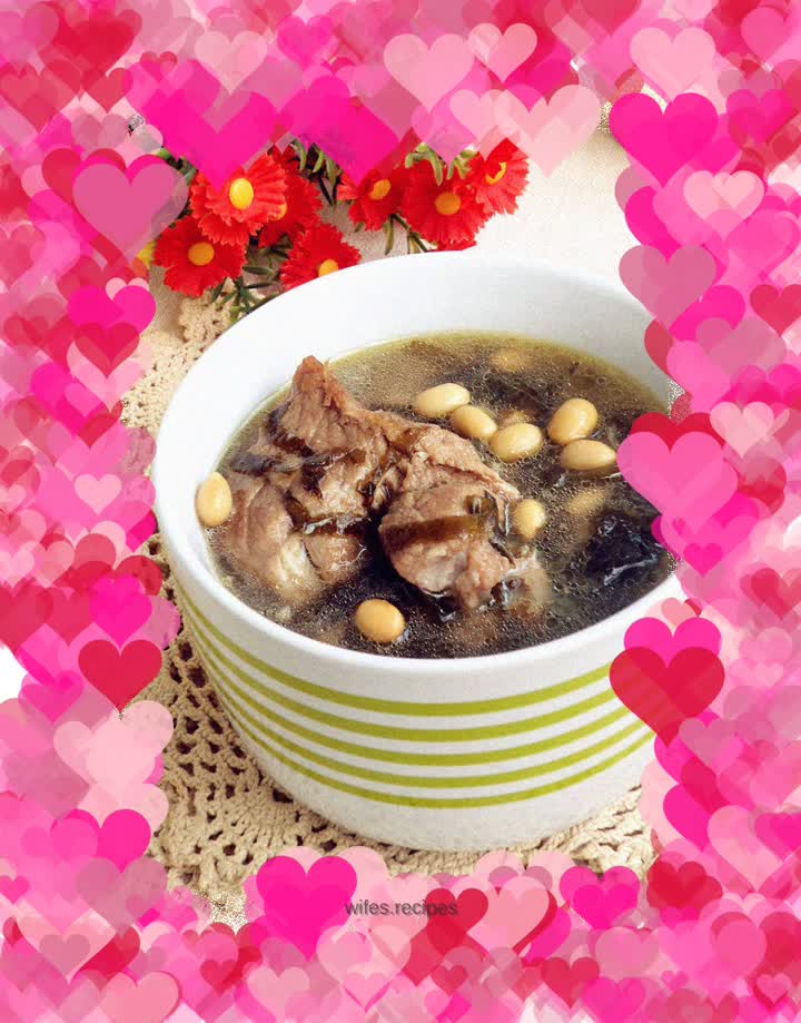 Pork Ribs Stewed with Seaweed and Soybeans