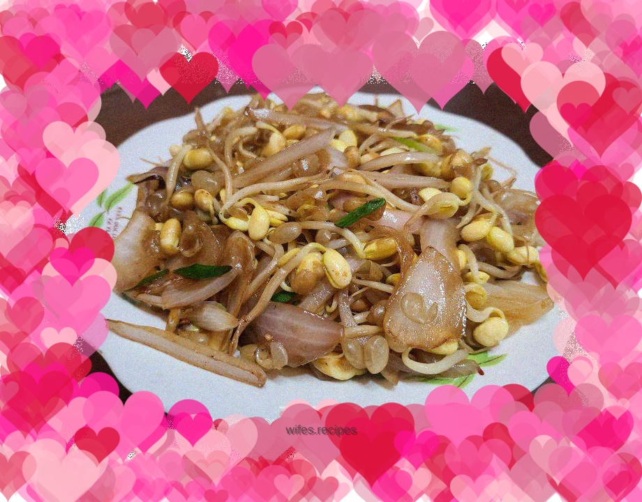 Stir-fried onions with small soybean sprouts