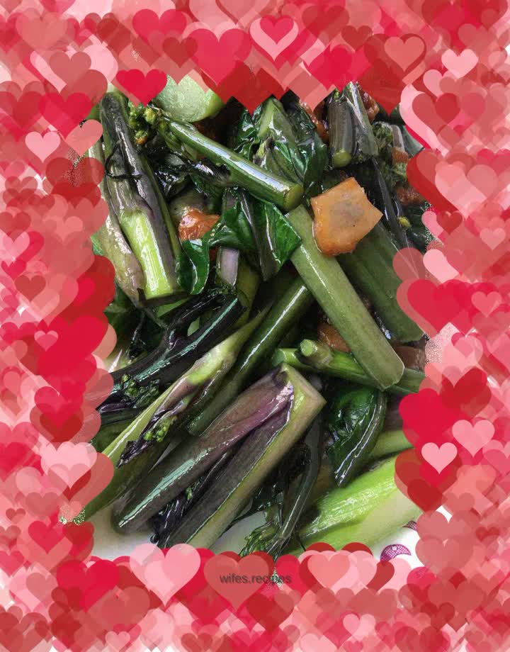 Fried red cabbage with oil residue