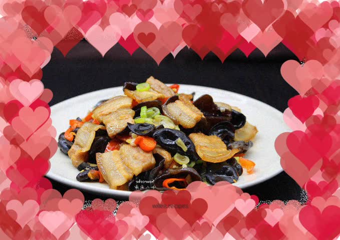 To prevent smog, stir-fry pork belly with fungus