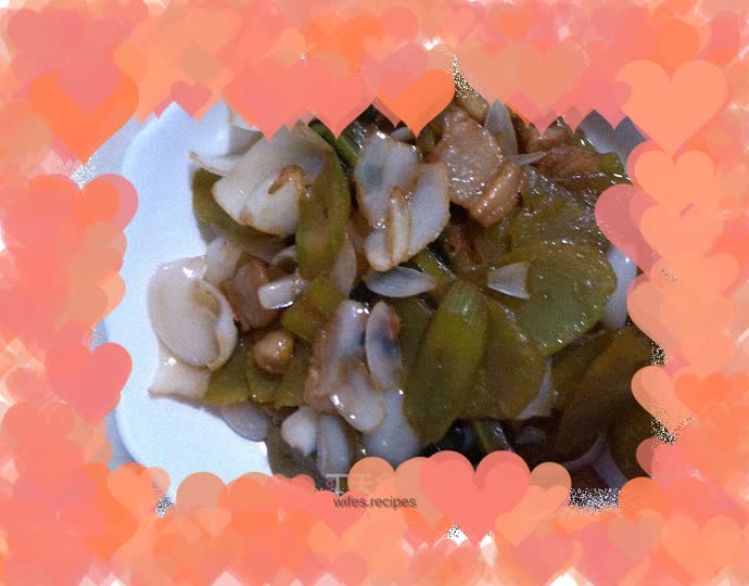 Stir-fried pork slices with lettuce and lily