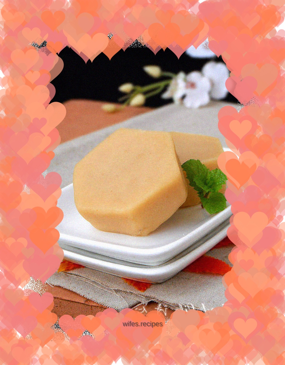 【Red Lotus Paste Filling】--- Delicate and dense filling