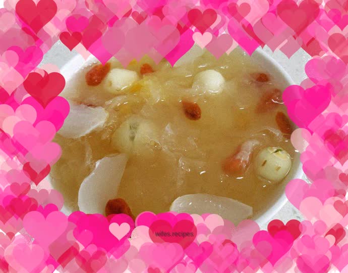 Tremella and Lotus Seed Soup