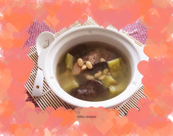 Bitter melon and fungus stewed with lean meat soup