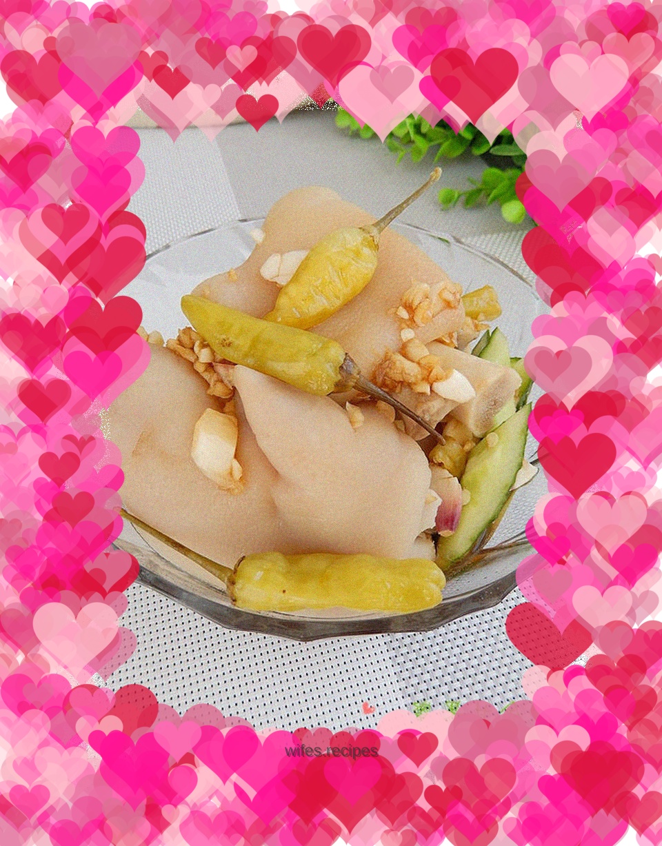 Pork trotters with pickled pepper