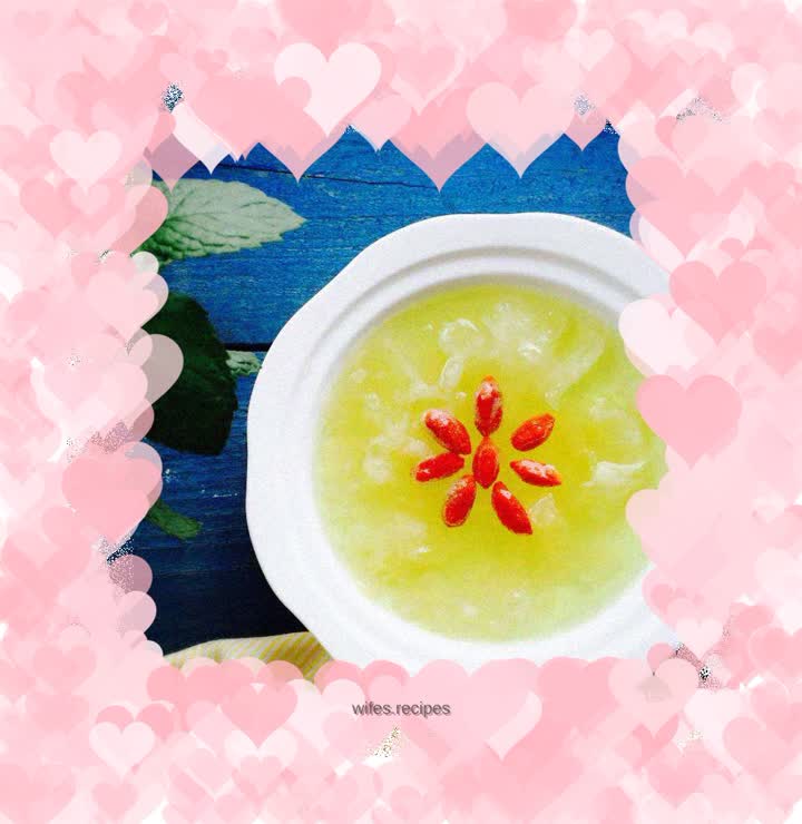 Eye-catching iced white fungus