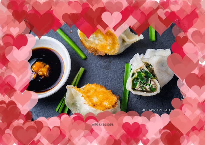 Fried/boiled handmade dumplings with leek and fresh meat (whole process)