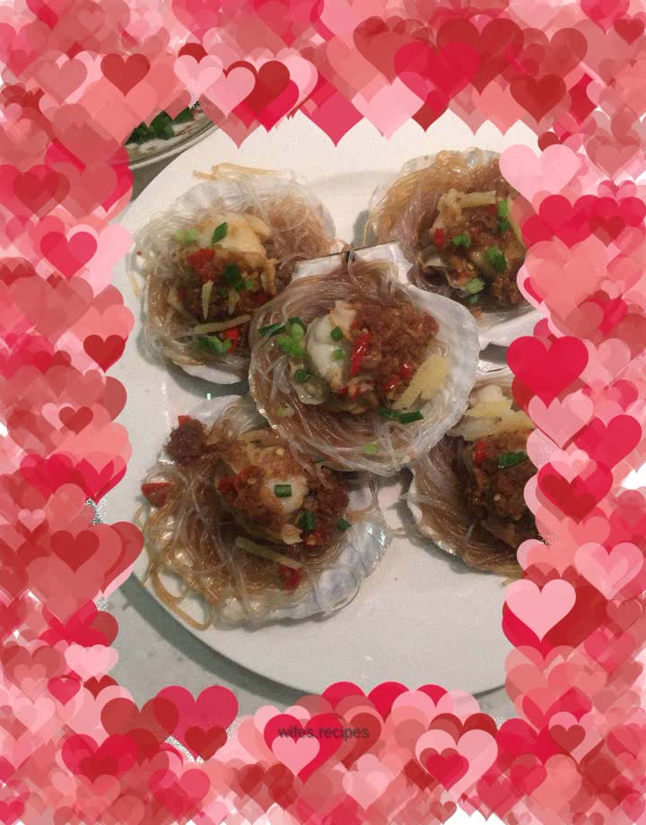 Steamed scallops with garlic vermicelli