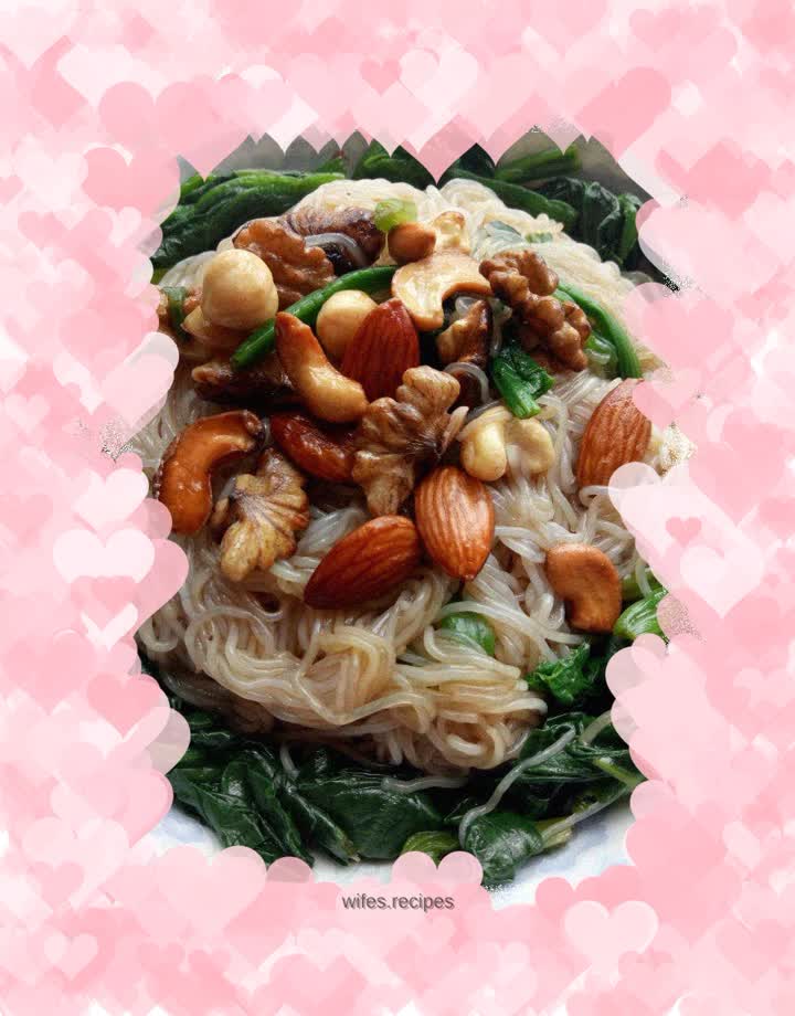 Nut spinach mixed with vermicelli