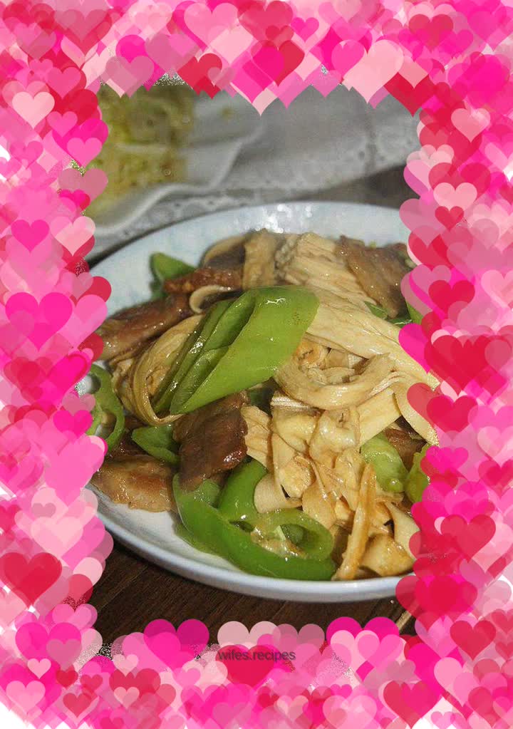 Stir-fried yuba with green pepper and pork belly