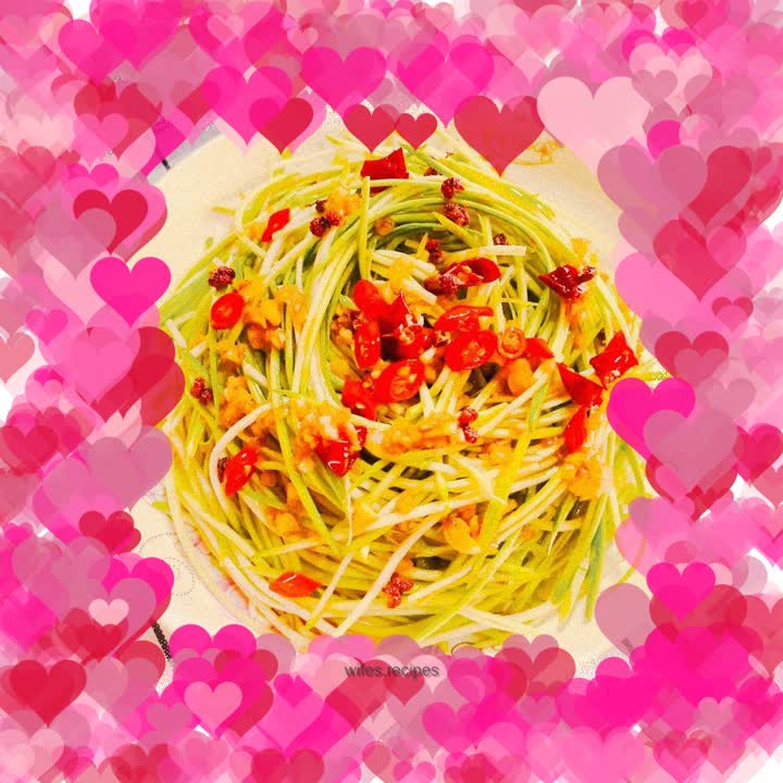 Shredded zucchini mixed with raw vegetables