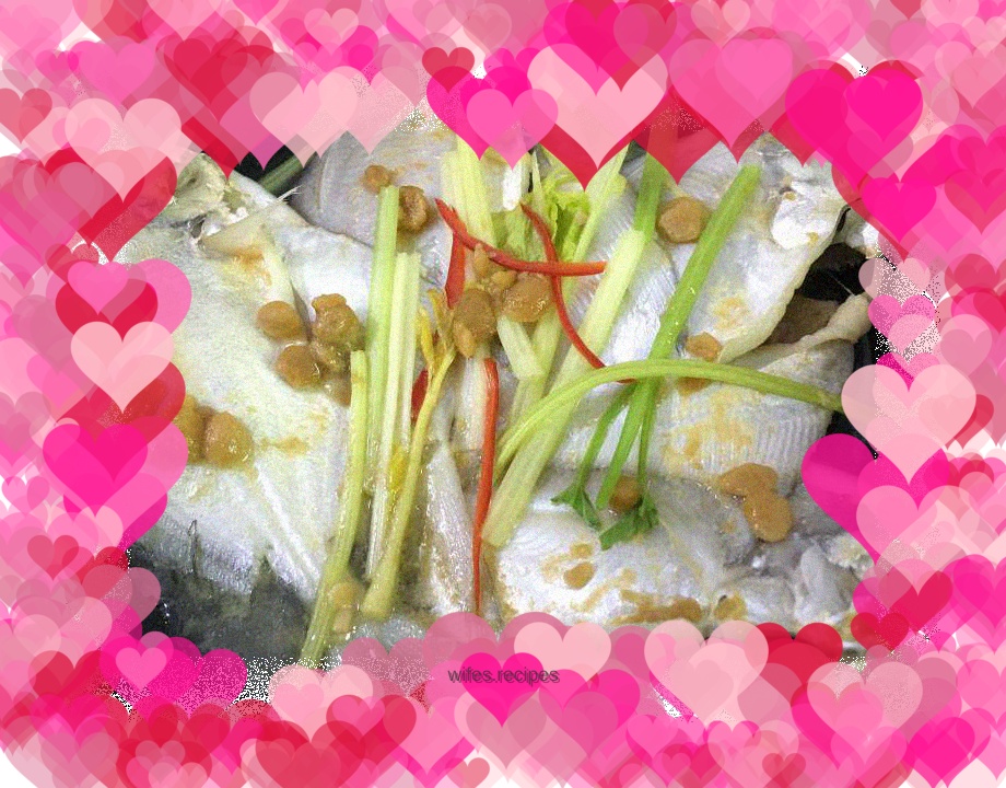 Poached pomfret larvae in bean paste