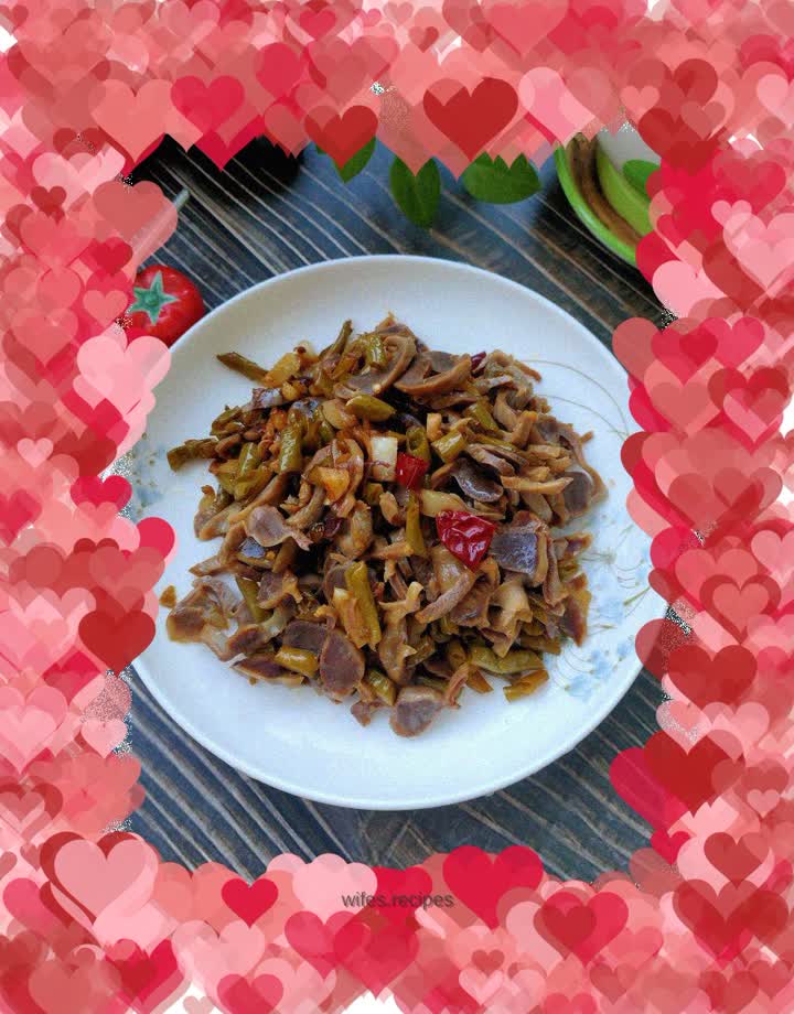 Stir-fried chicken gizzards with pickled beans