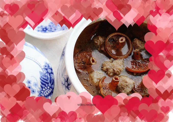 Purple flower fungus meat ball soup