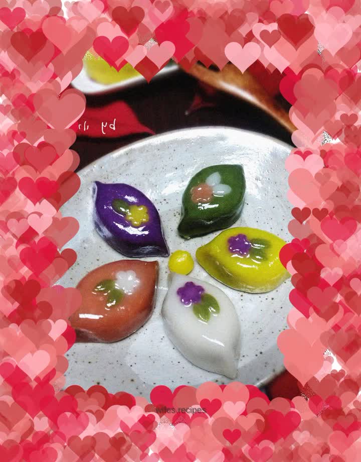 Steamed colorful fruits—good luck in the New Year