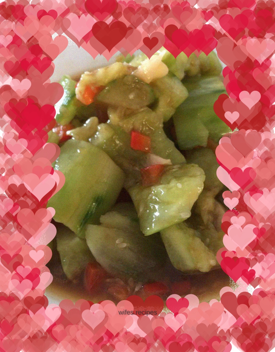 Cucumber mixed with minced garlic