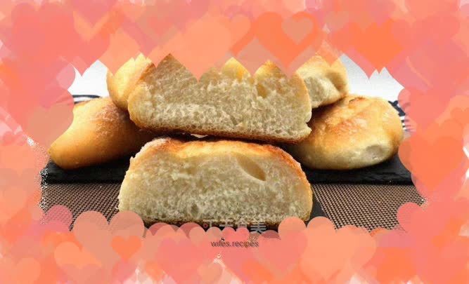 The butter and sugar bread is delicious and crispy in one bite. Highly recommended.