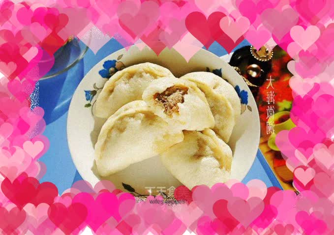 Steamed dumplings stuffed with beef and celery