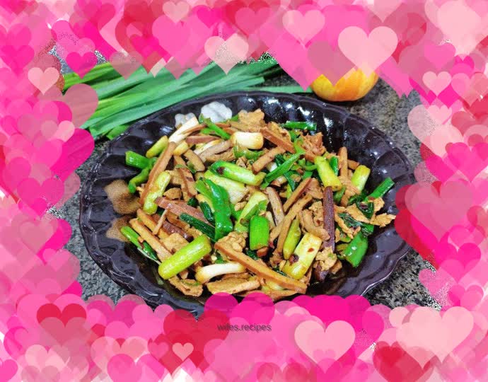 Stir-fried pork slices with garlic sprouts and dried beans
