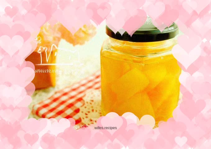 Homemade canned yellow peaches