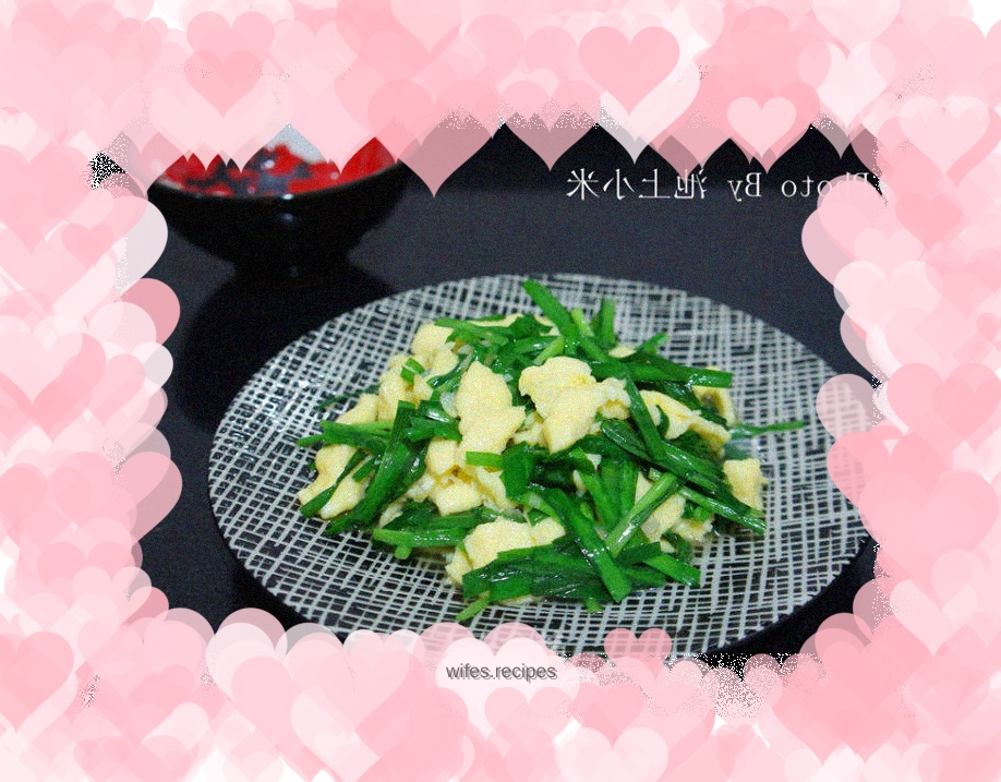 Fried eggs with chives