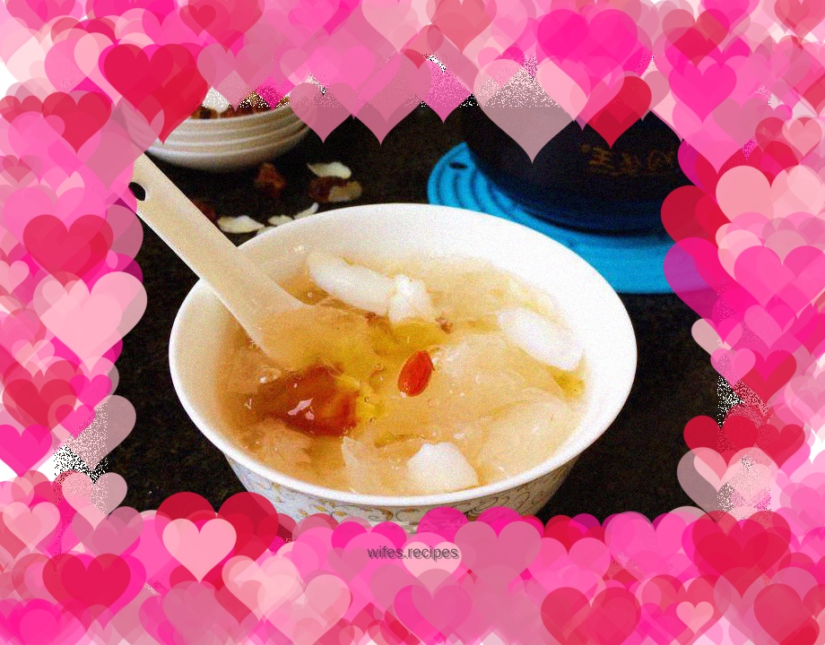 Peach gum, white fungus and lily soup