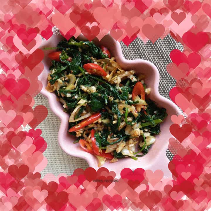 Sweet and sour pickles with celery leaves