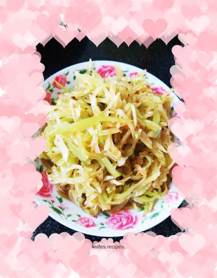 Shredded cold lettuce
